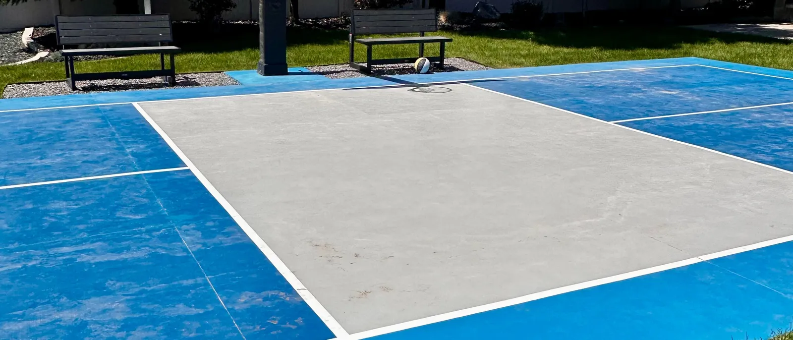 Court surface detail after coating work